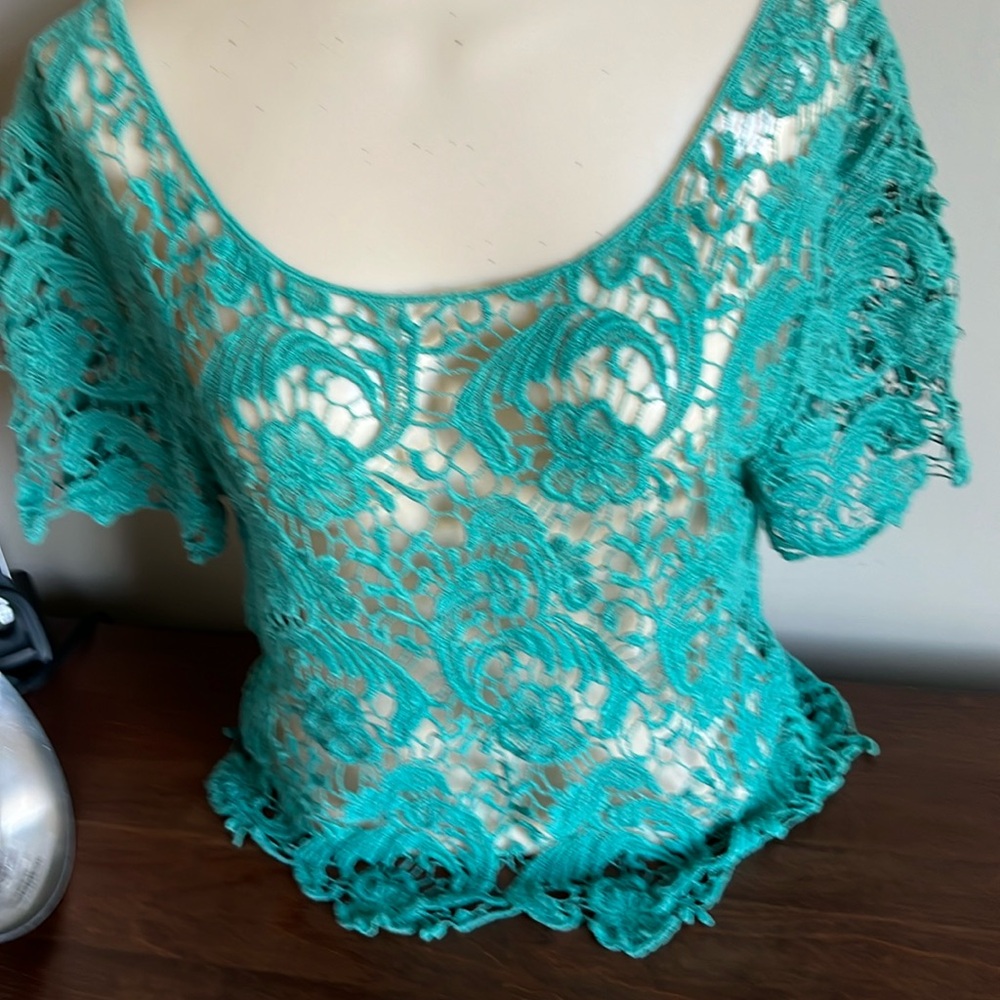 Delusive Size Large Pullover Cover Up Top